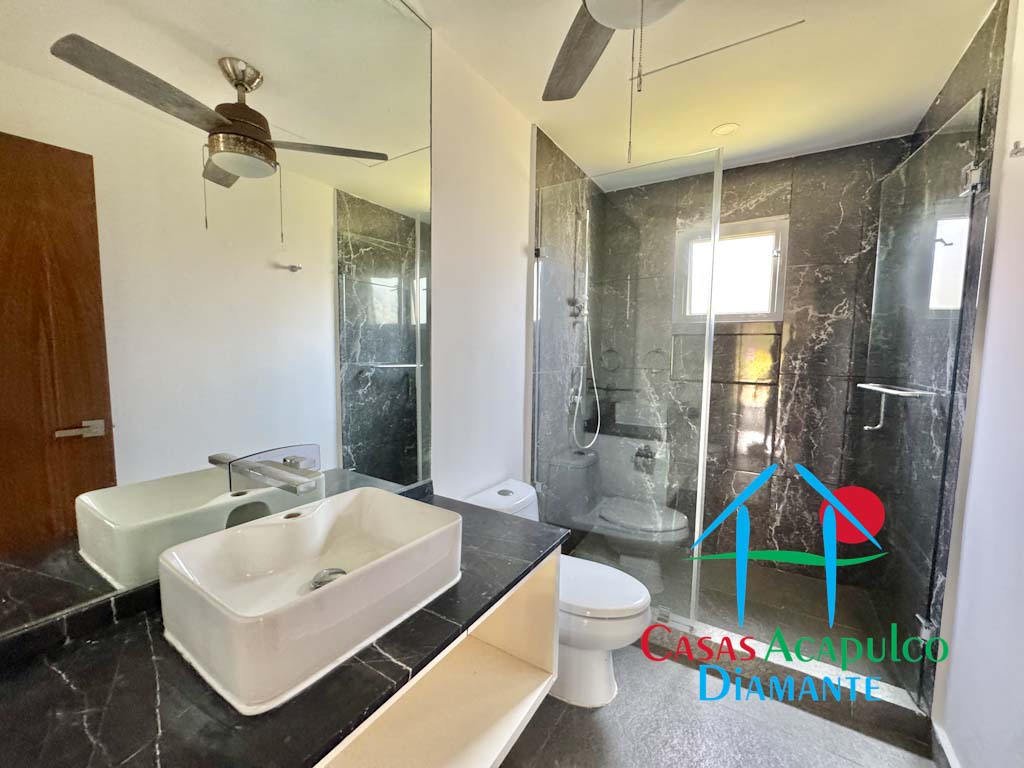 Pacífico Diamante Timón GH 1 - Baño completo 1